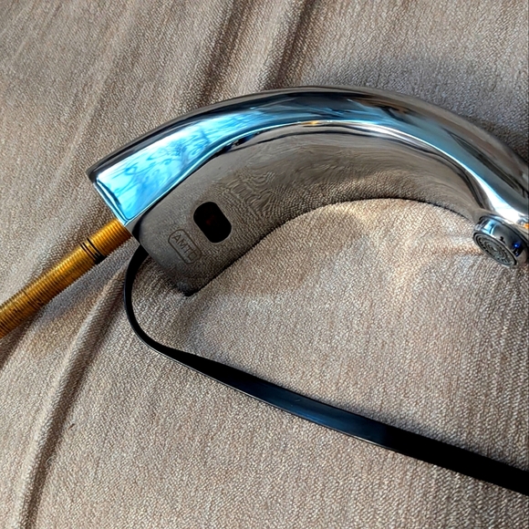 AMTC AEF-300 HYBRID AUTOMATIC FAUCET SYSTEM - Picture 2 of 2